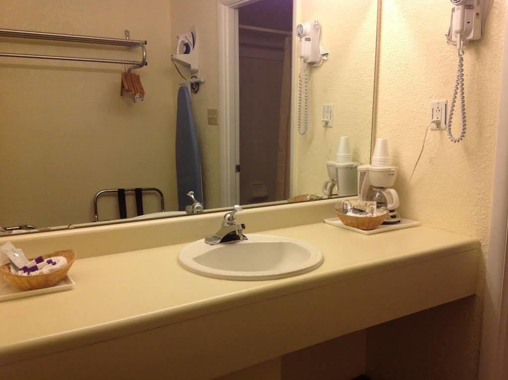 Knights Inn Кирксвилл Экстерьер фото